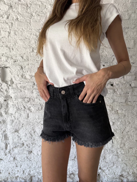 SHORT TIRO MEDIO NEGRO