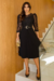  vestido plissado na malha crepe com corpinho de renda guipir, na cor Preto,manga 3/4