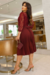  vestido plissado na malha crepe com corpinho de renda guipir, na cor Marsala,manga 3/4