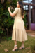 Vestido longo malha lese na cor Dourado, com mangas bufantes e cinto forrado.