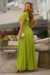conjunto de blusa e saia longa plissada na cor verde Marciano, feito de malha lurex, 