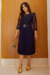  vestido plissado na malha crepe com corpinho de renda guipir, na cor azul marinho,manga 3/4