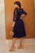  vestido plissado na malha crepe com corpinho de renda guipir, na cor azul marinho,manga 3/4