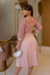  vestido plissado na malha crepe com corpinho de renda guipir, na cor Rosê,manga 3/4