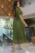 Vestido Longuete,Plissado,Cor verde Musgo,Tecido Renda Arrastão com saia em Malha.