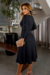 vestido midi Preto na Malha Melange com mangas longas e detalhes em botões.