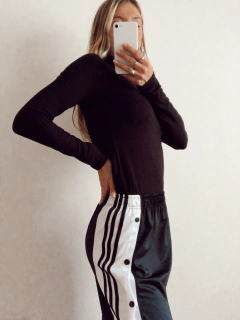 Pantalón con botones - $30515 transf - comprar online