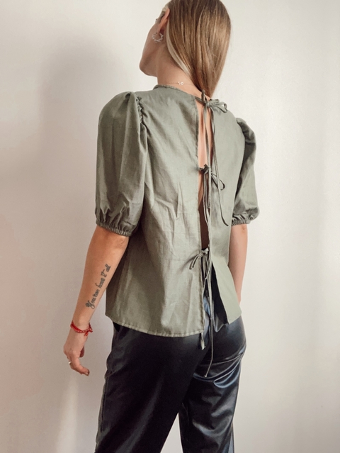 Blusa con espalda atada colores