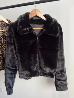 Campera símil piel negra en internet