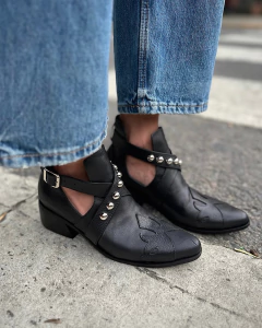 Bota Morris en internet