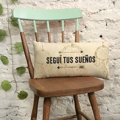 Almohadón Alargado con dorado SEGUÍ TUS SUEÑOS