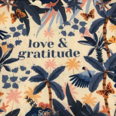 Neceser sobre LOVE & GRATITUDE - OUTLET! *leer descripción en internet