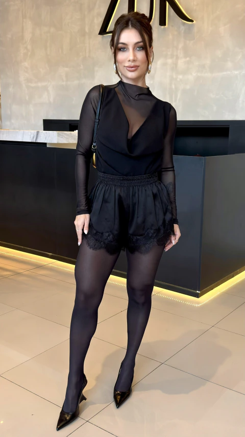 Short Ana Cetim c/ Renda