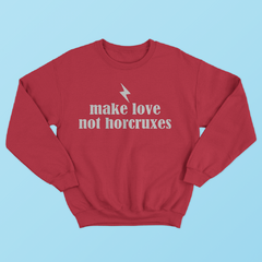 Blusão Make Love Not Horcruxes (Harry Potter) na internet