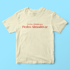 Camiseta Escrito y dirido por Pedro Almodóvar - comprar online