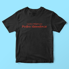 Camiseta Escrito y dirido por Pedro Almodóvar na internet