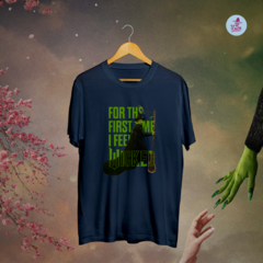 Camiseta Elphaba Feel Wicked - Tlaco Store, A Loja do Fã de Verdade!