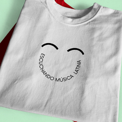 Camiseta Escuchando musica latina - loja online