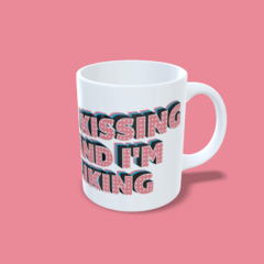 Caneca Kissing Girls (Katy Perry) na internet