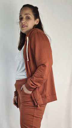 CAMPERA CAPUCHA Ladrillo - comprar online