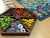 ORGANIZADOR PARA TOKENS HEXAGONAL GRANDE - 6 DIVISÓRIAS na internet