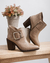 Botas de cuero elegantes con detalles metalicos Art C108053 Vison stock - Comfort Gallery