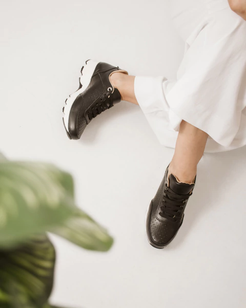 Zapatillas de cuero picado femeninos Art. 798 Negro modelo - Comfort Gallery 