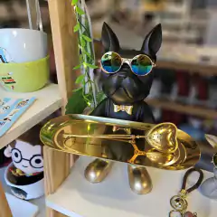 Perrito Negro Apoya Objetos en internet