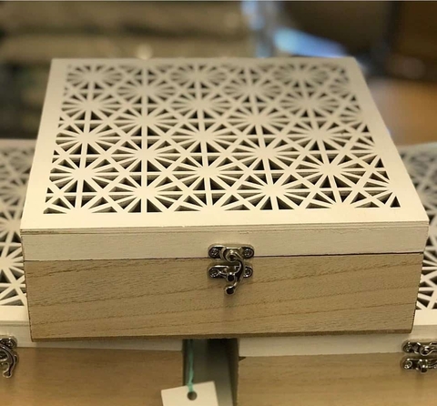 Servilletero Caja de Madera con tapa calada 25x25 cm