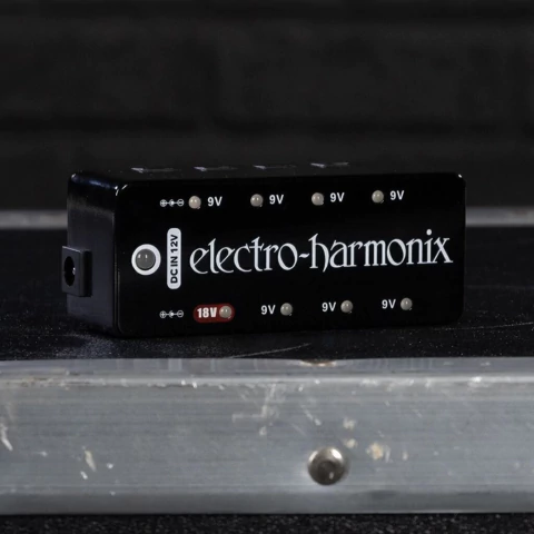 Electro-Harmonix S8. Fuente de alimentación Multi-Output Power Supply para pedaleras