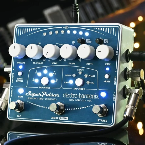 Electro-Harmonix Super Pulsar. Pedal trémolo estéreo con tap tempo y patrones programables