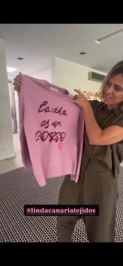 Imagen de Sweater La vida es un Corso! Rosa claro.