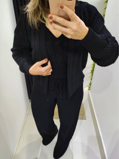 conjunto feminino em tricot mousse preto calça cintura alta flare regata e casaco twin set 