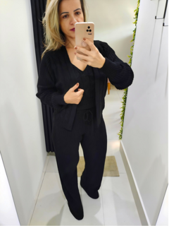 conjunto feminino em tricot mousse preto calça cintura alta flare regata e casaco twin set 