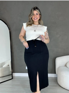 saia comprimento midi cintura alta com bolsos e fenda frontal 