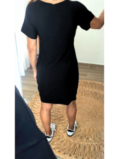 vestido básico preto manga curta comprimento médio 