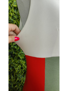 vestido regata gola v comprimento midi em três cores: laranja, verde e offwhite com bolsos 