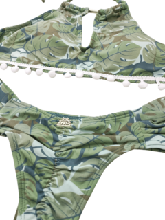 biquíni camuflado verde com bojo empina bumbum 