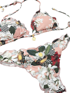 biquíni ripple empina bumbum cortininha floral em tons de rosa com detalhes em preto e branco