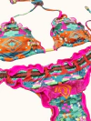 Biquíni colorido com estampas geométricas em tons vibrantes de laranja, verde e rosa