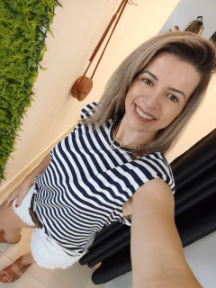 blusa feminina muscle tee com ombreira regata gola redonda listrada