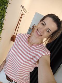 blusa feminina muscle tee com ombreira regata gola redonda listrada
