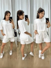 conjunto feminino cor offwhite bermudinha com bolsos e blusa manga curta mullet 