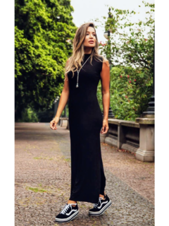 vestido longo regata com fendas laterais e gola média preto