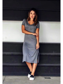 vestido midi cinza
