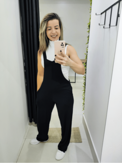 jardineira feminina preta com bolsos 