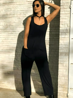 macacão feminino regata calça flate com bolsos preto oversized