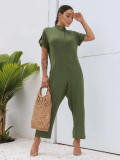 macacão feminino verde oversized manga curta pantacourt