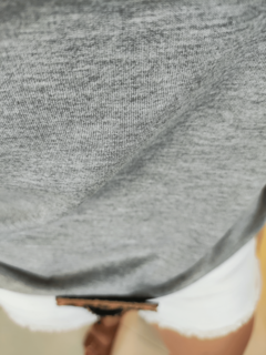 blusa feminina muscle tee com ombreira regata gola redonda cinza