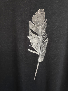 detalhes pena blusa feminina